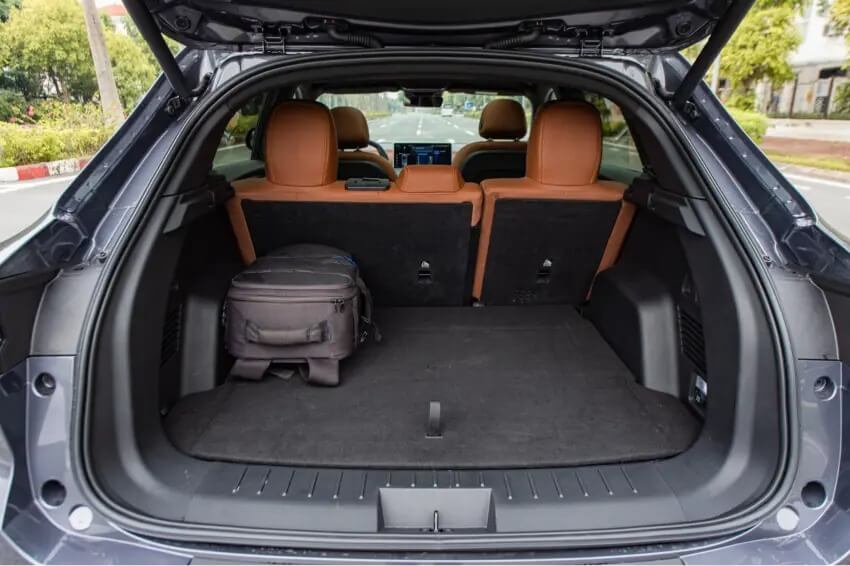 Khoang hành lý Vinfast VF8 có sức chứa lớn