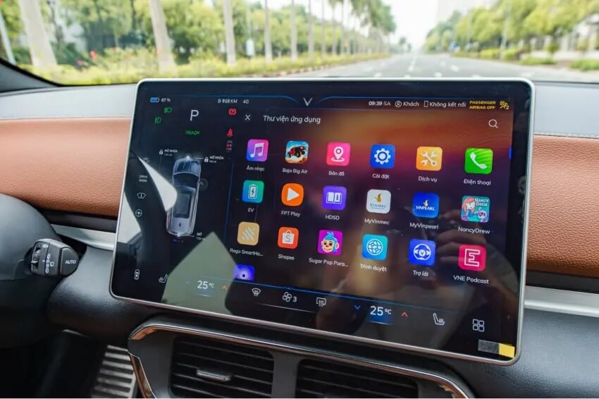 Vinfast VF8 được trang bị màn hình trung tâm 15.6 inch