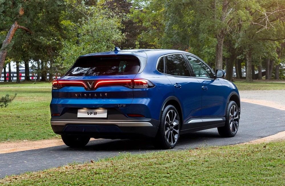 Vinfast VF8 tạo ấn tượng mạnh với khả năng tăng tốc cực nhanh, khá thể thao