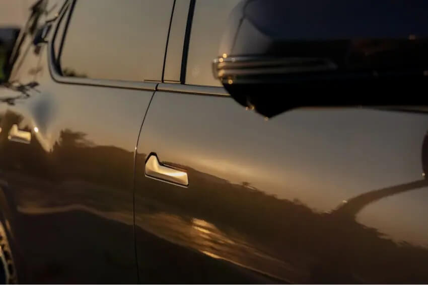 Tay nắm cửa VinFast VF9 ốp chrome dạng ẩn đón đầu xu thế