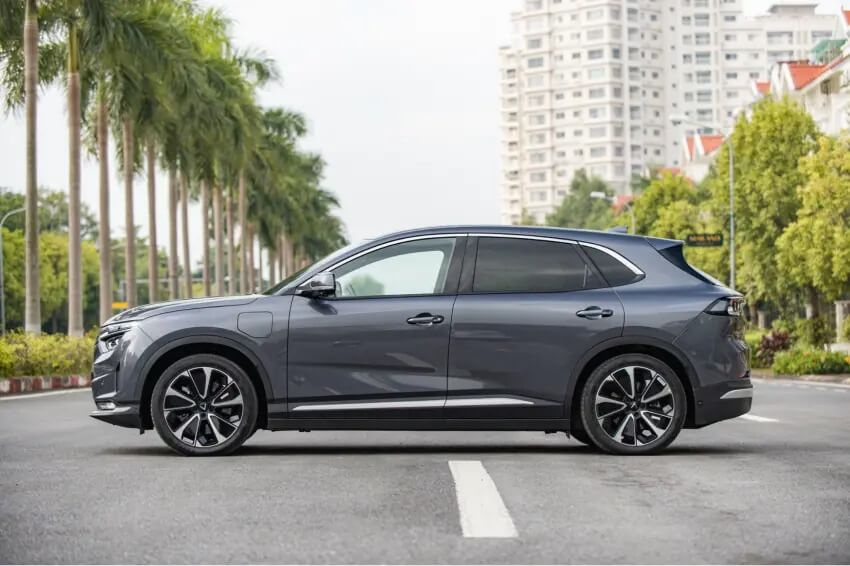 Thân xe Vinfast VF8 sống động với các đường gân nổi